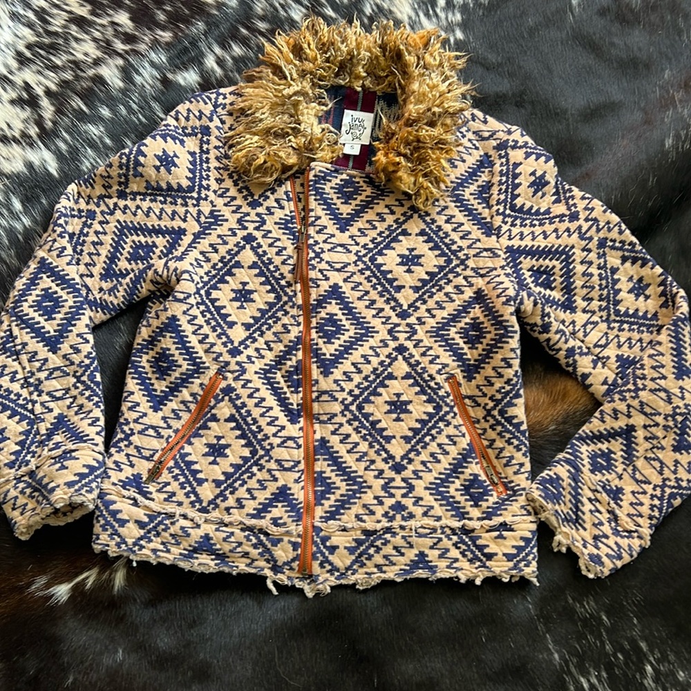 Lady’s Ivy Jane Bohemian tan and navy tattered quilted jacket with fur collar